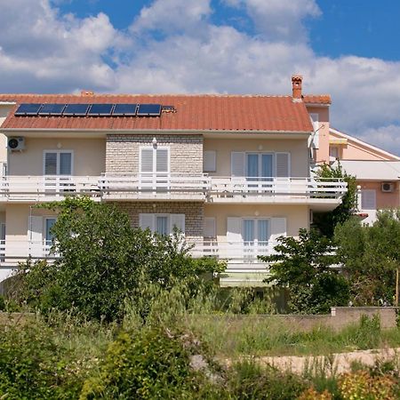 F• R• I• E• N• D• S• Bed & Breakfast Novalja Ngoại thất bức ảnh