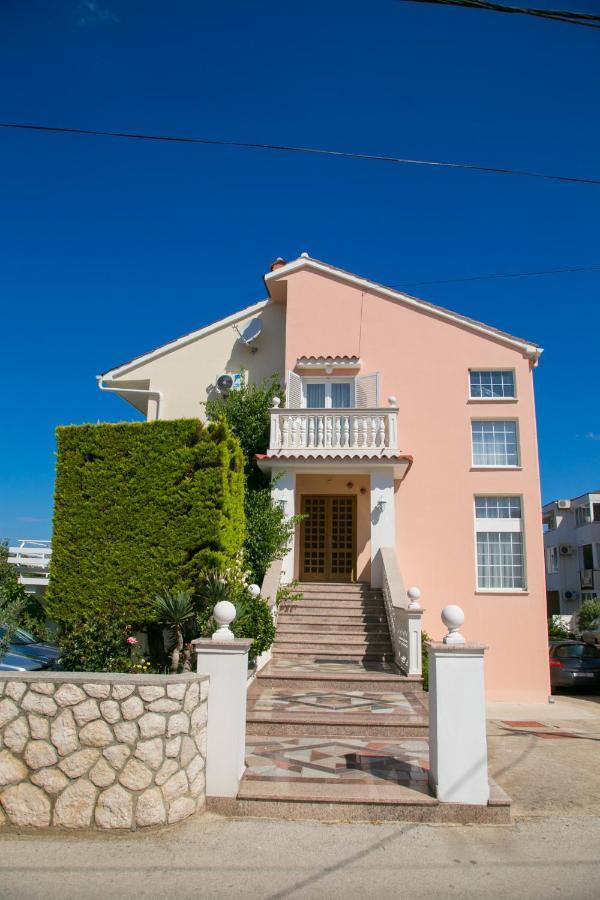 F• R• I• E• N• D• S• Bed & Breakfast Novalja Ngoại thất bức ảnh
