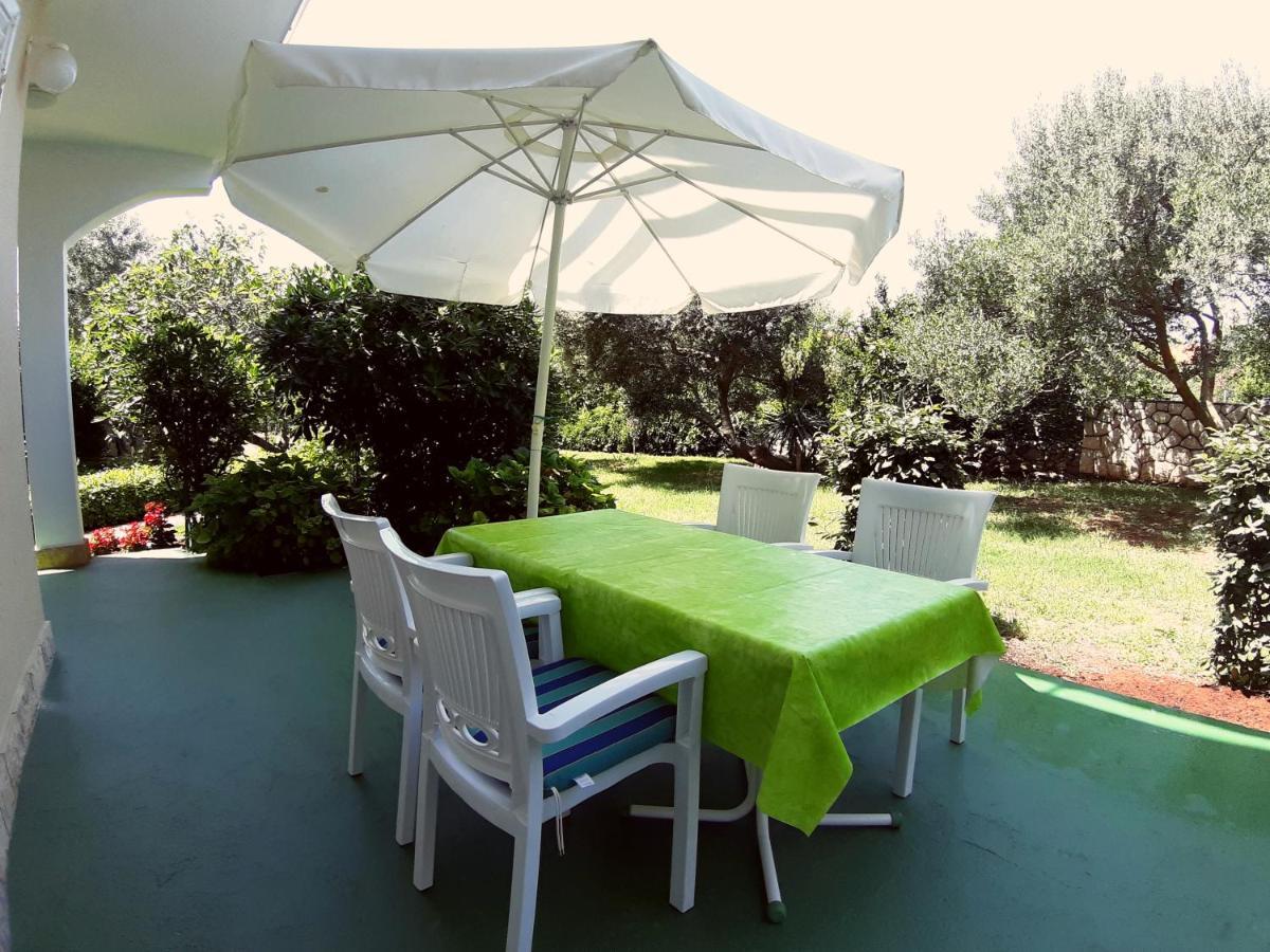 F• R• I• E• N• D• S• Bed & Breakfast Novalja Ngoại thất bức ảnh
