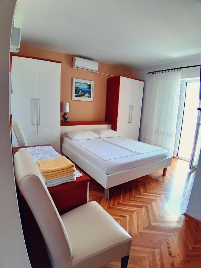 F• R• I• E• N• D• S• Bed & Breakfast Novalja Ngoại thất bức ảnh