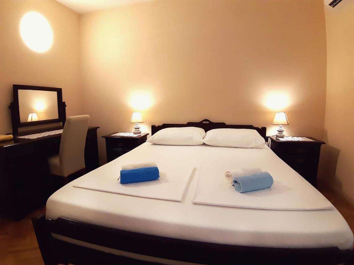 F• R• I• E• N• D• S• Bed & Breakfast Novalja Ngoại thất bức ảnh