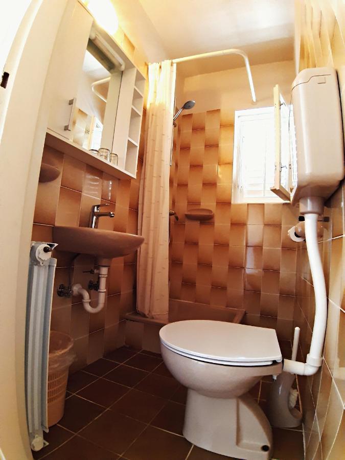F• R• I• E• N• D• S• Bed & Breakfast Novalja Ngoại thất bức ảnh