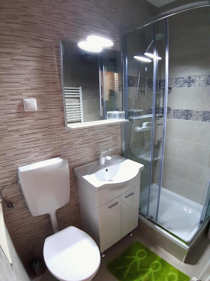 F• R• I• E• N• D• S• Bed & Breakfast Novalja Ngoại thất bức ảnh