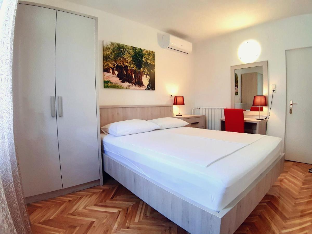 F• R• I• E• N• D• S• Bed & Breakfast Novalja Ngoại thất bức ảnh