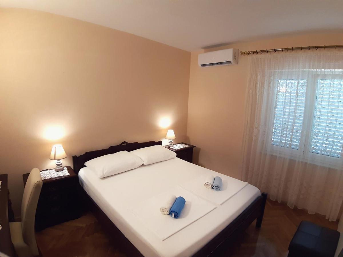 F• R• I• E• N• D• S• Bed & Breakfast Novalja Ngoại thất bức ảnh