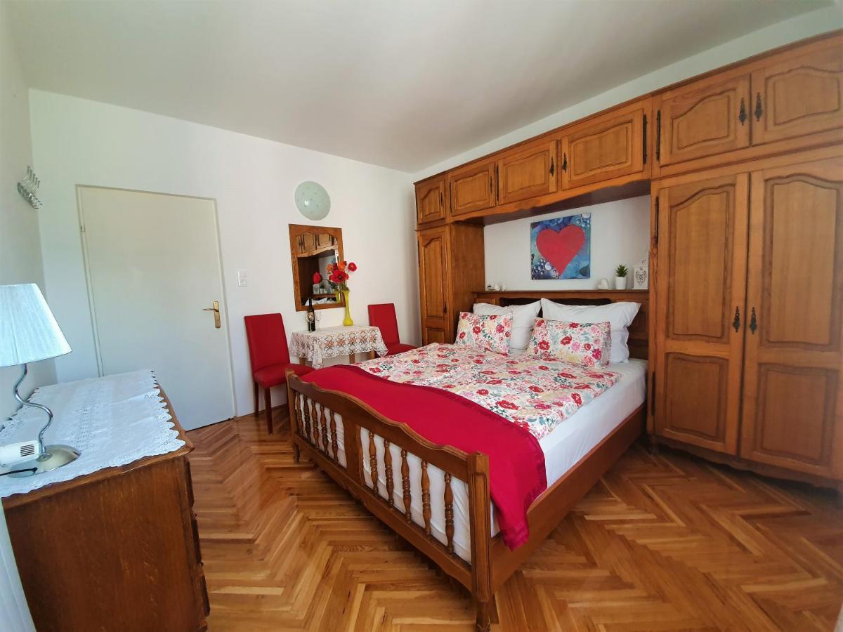 F• R• I• E• N• D• S• Bed & Breakfast Novalja Ngoại thất bức ảnh