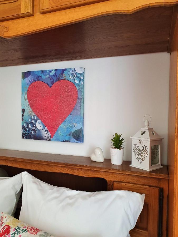 F• R• I• E• N• D• S• Bed & Breakfast Novalja Ngoại thất bức ảnh