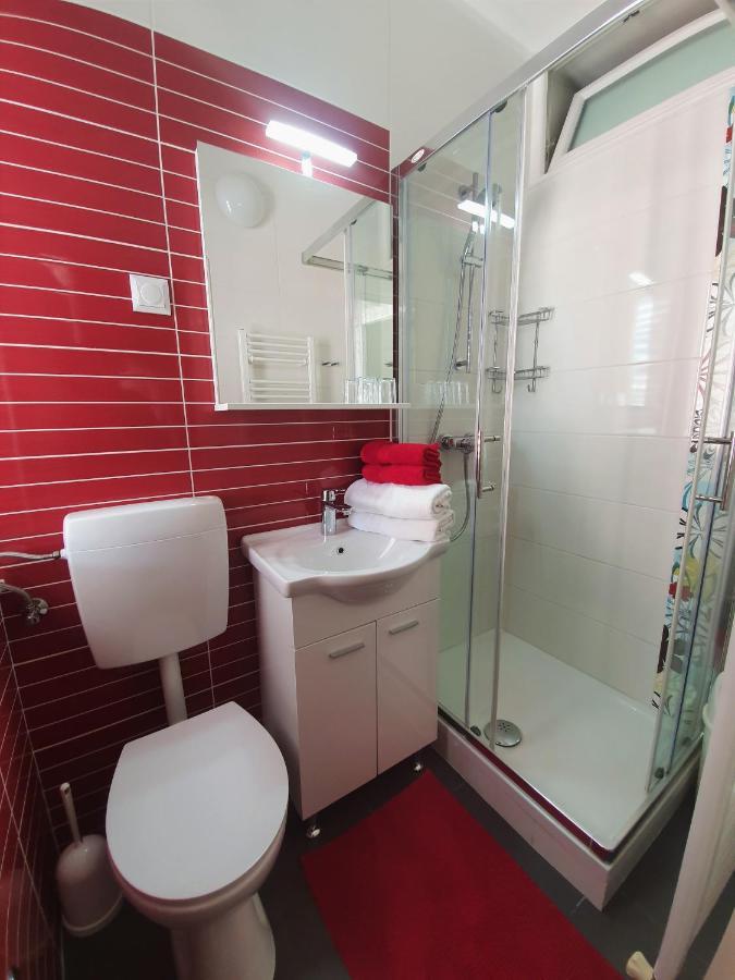 F• R• I• E• N• D• S• Bed & Breakfast Novalja Ngoại thất bức ảnh