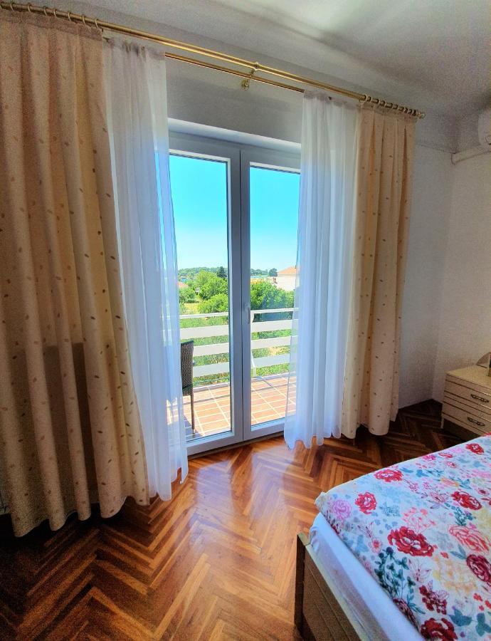 F• R• I• E• N• D• S• Bed & Breakfast Novalja Ngoại thất bức ảnh